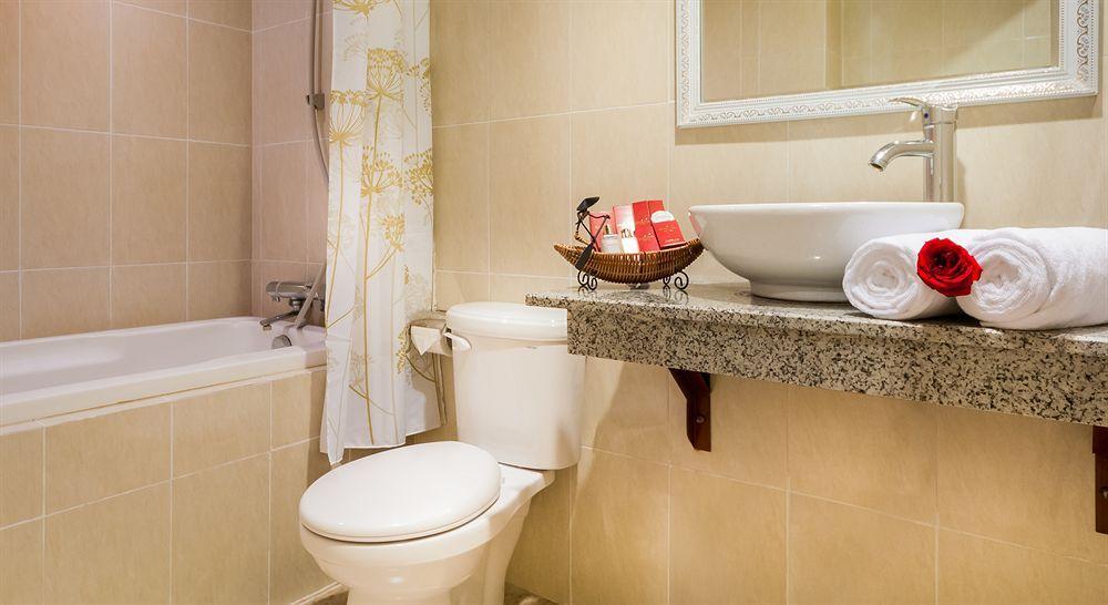 Saga Hotel Хошимин Екстериор снимка