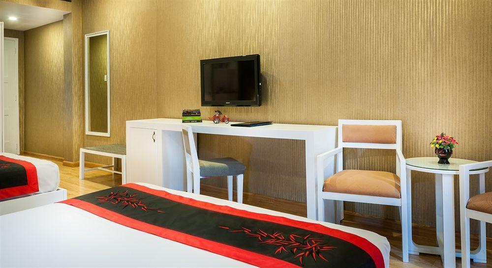 Saga Hotel Хошимин Екстериор снимка