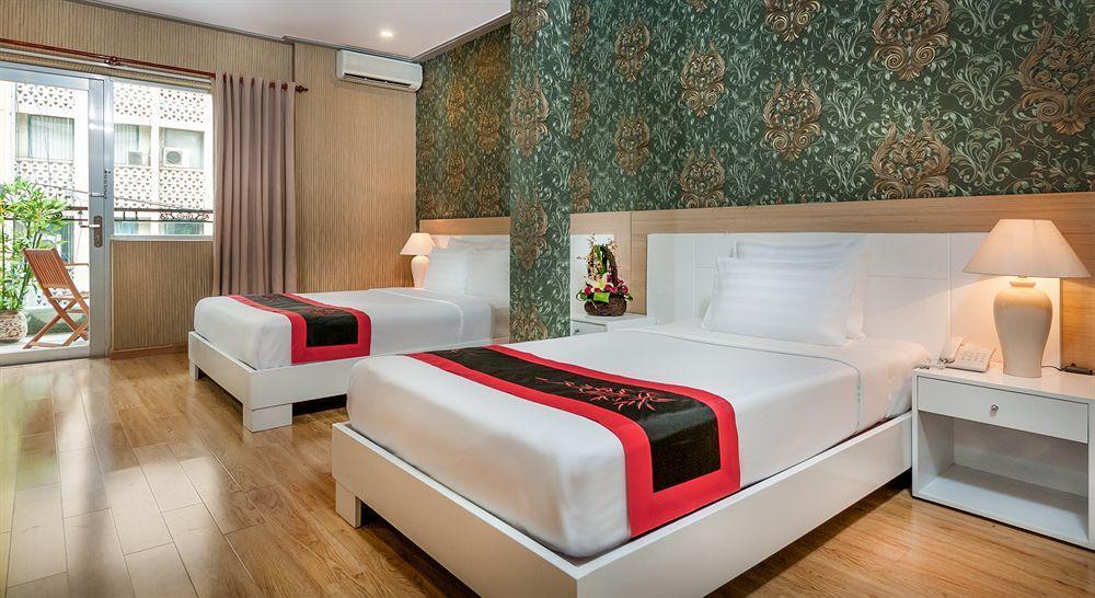 Saga Hotel Хошимин Екстериор снимка