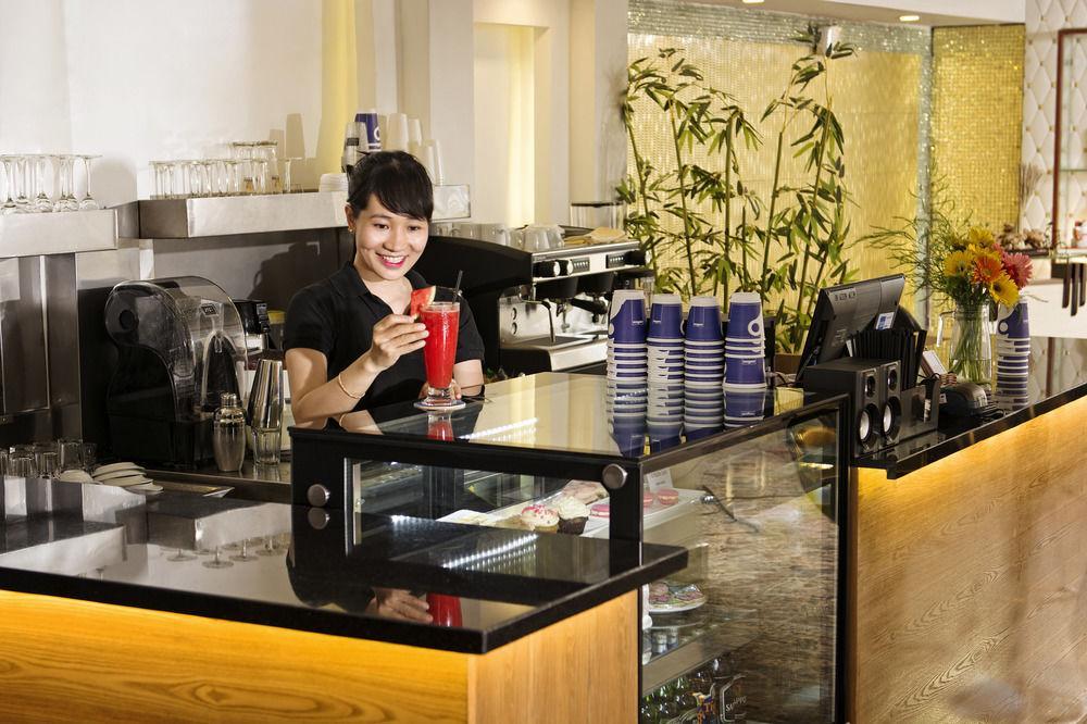 Saga Hotel Хошимин Екстериор снимка