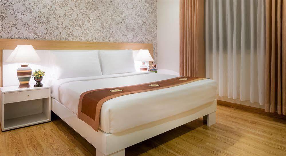 Saga Hotel Хошимин Екстериор снимка